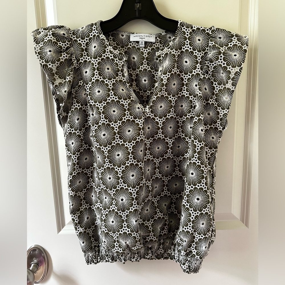 Waverly grey top